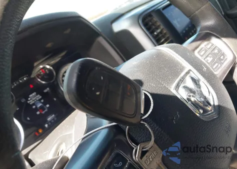 2021 Ram 1500 Classic Warlock 4X4 6'4 Box из США, поврежденный, VIN 1C6RR7GG4MS568536